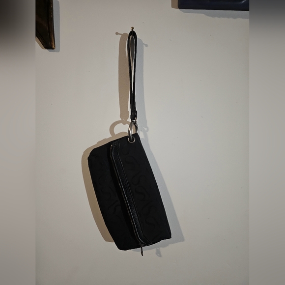 Black Simply Vera signature monogram magnetic closure fold clutch wristlet purse - Picture 12 of 12